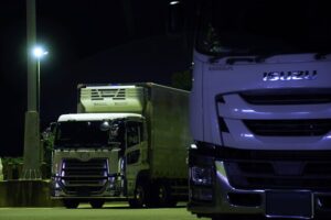 深夜のトラック