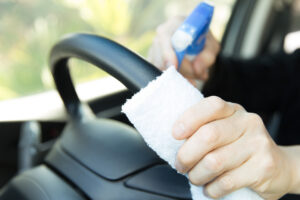 車内クリーニングを自分で行う方法は？車内を清潔に保つ予防策も紹介