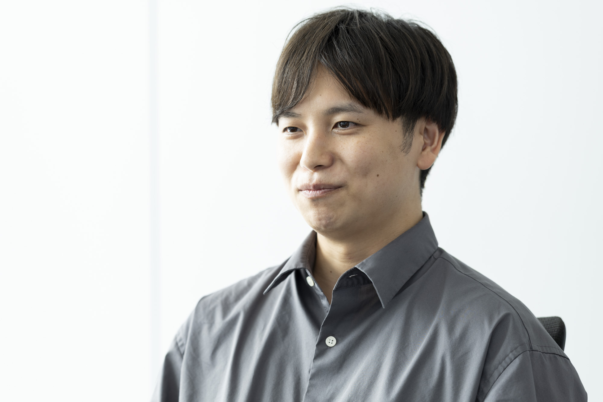 取材に応じる河内山泰之氏