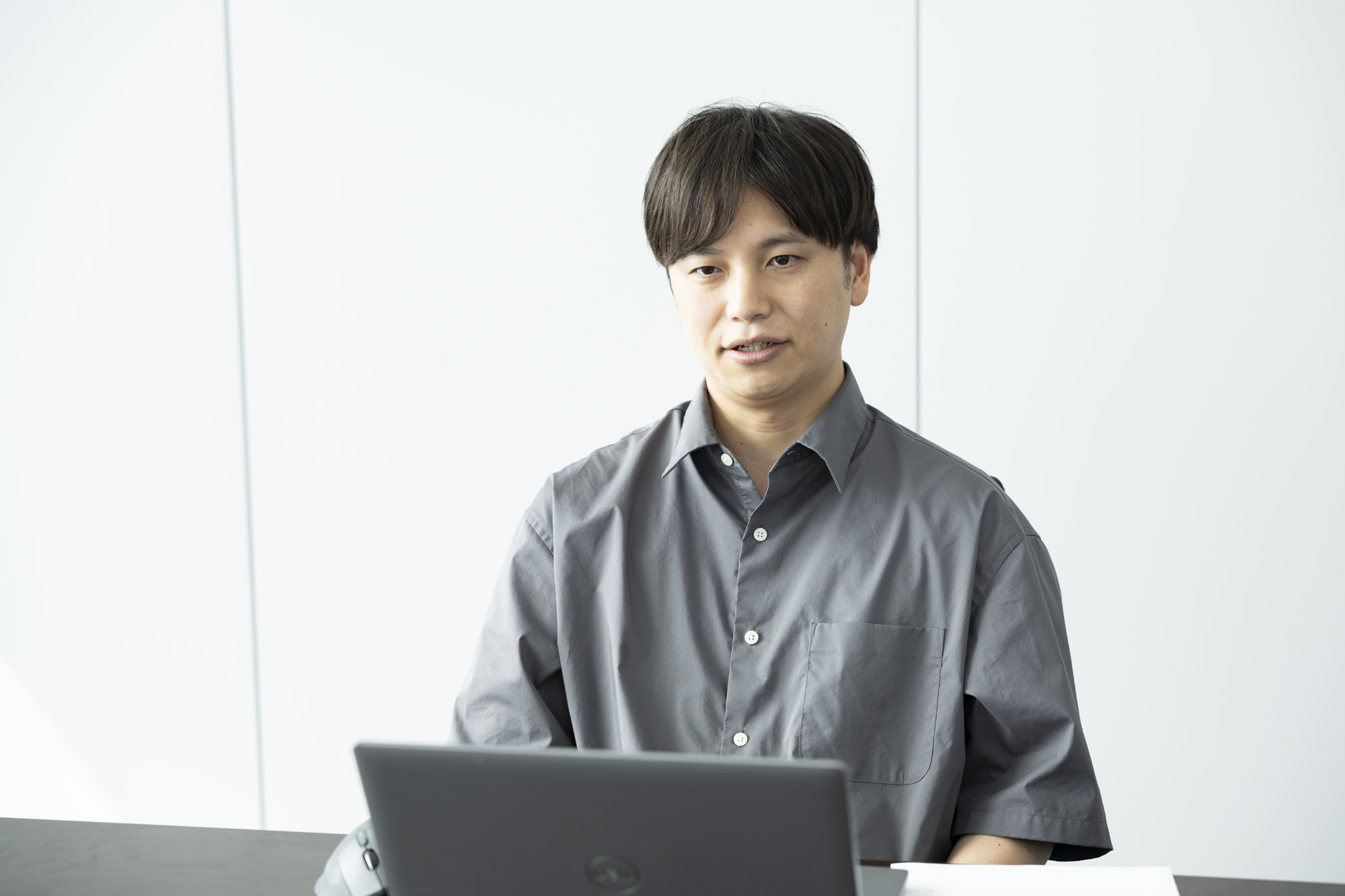 真剣な表情で話す河内山泰之氏